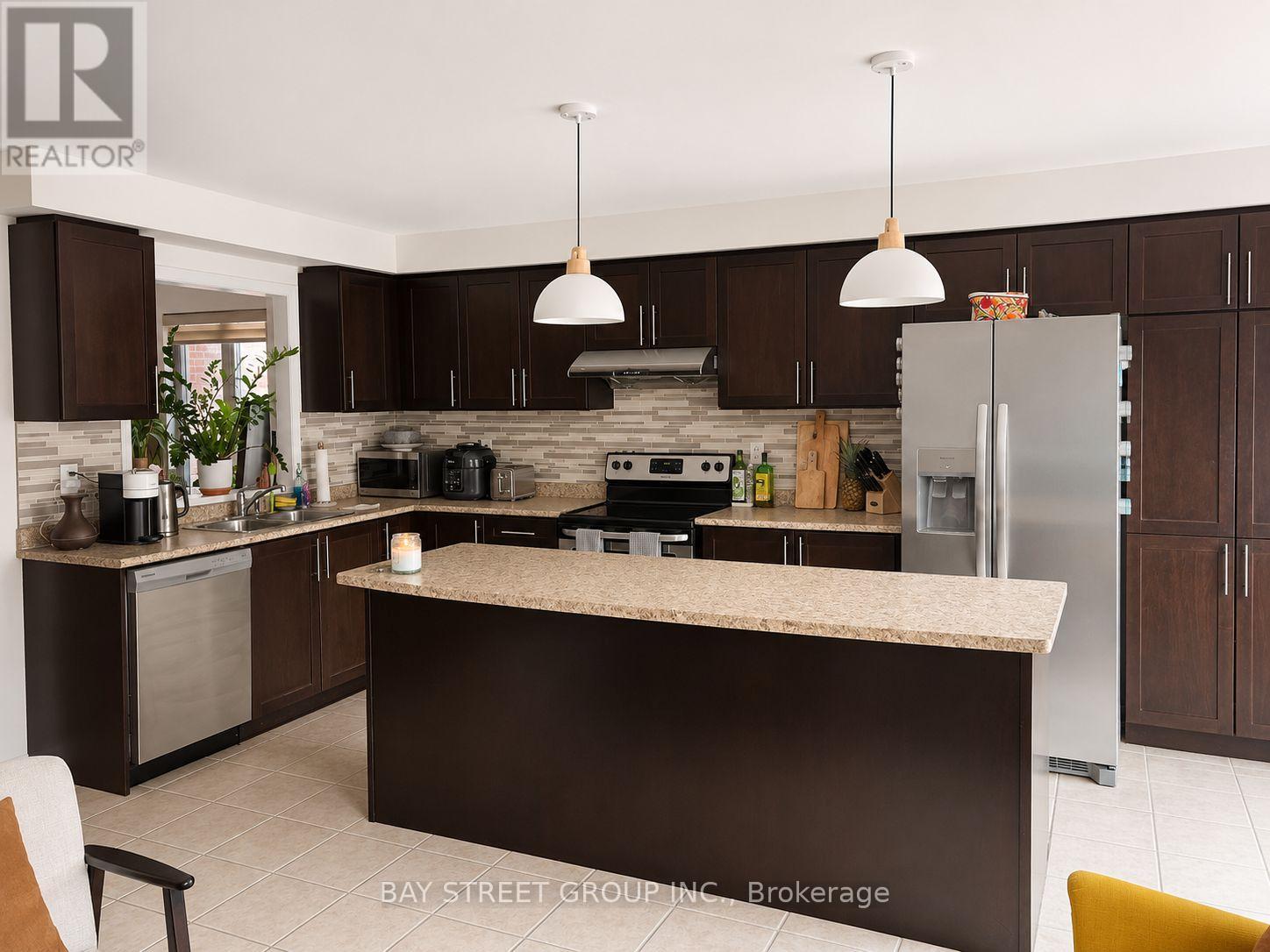 884 Mcewan Drive, Milton, Ontario  L9T 6P5 - Photo 8 - W13523890