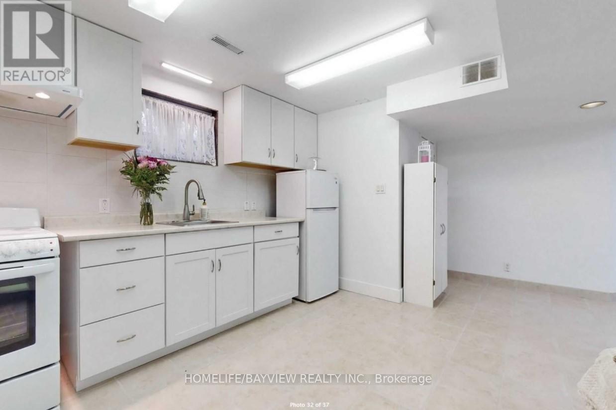 Bmnt - 14 Gray Crescent, Richmond Hill, Ontario  L4C 5V5 - Photo 3 - N13428944