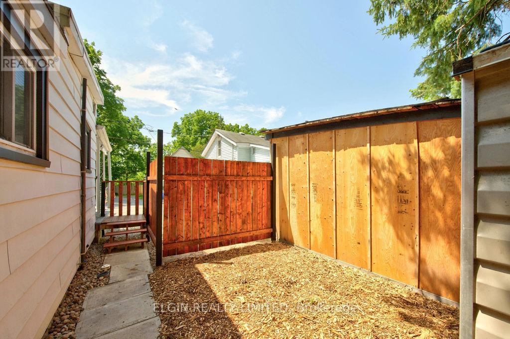 28 Walnut Street, St. Thomas, Ontario  N5R 2Y6 - Photo 27 - X13524066