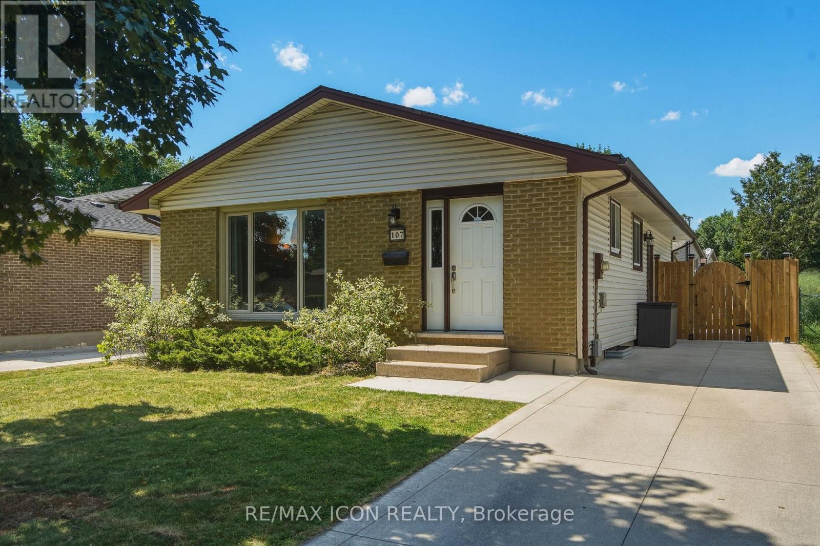 107 ROSAMOND CRESCENT, London South, Ontario