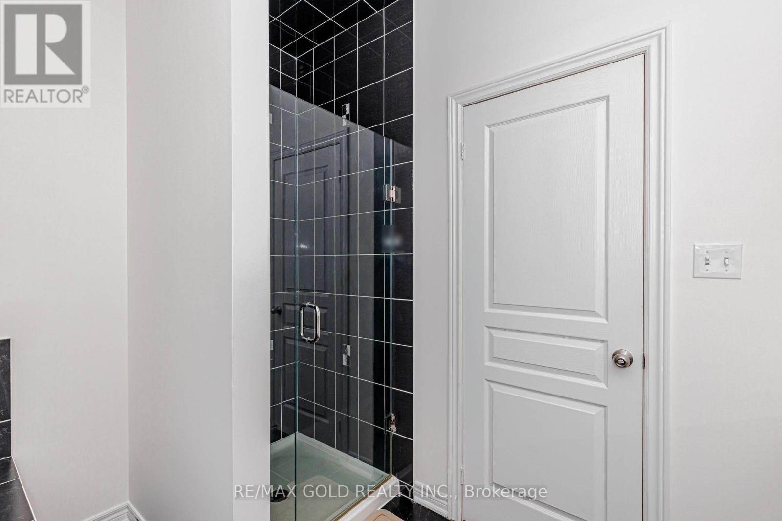 12 Fitzgibson Street, Brampton, Ontario  L6Y 5Y5 - Photo 30 - W13522538