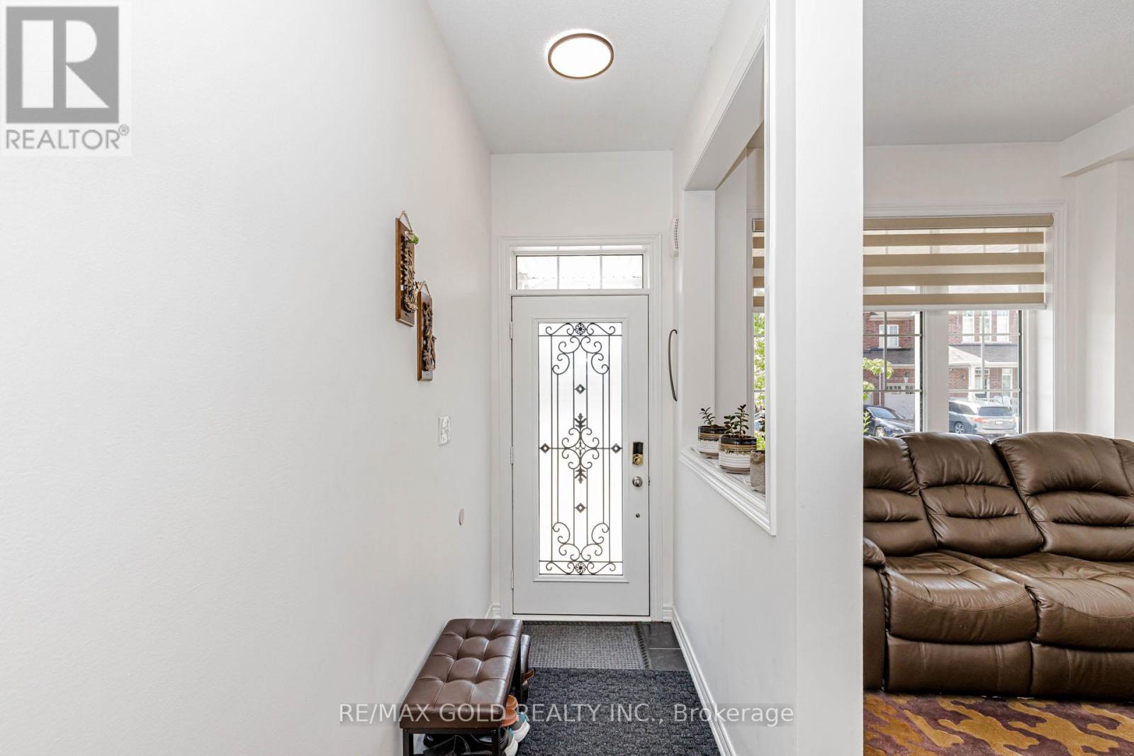 12 Fitzgibson Street, Brampton, Ontario  L6Y 5Y5 - Photo 4 - W13522538