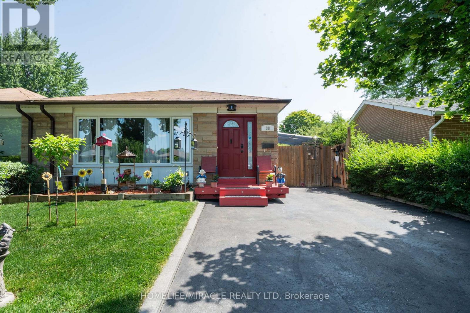 38 ASCOT AVENUE, Brampton, Ontario