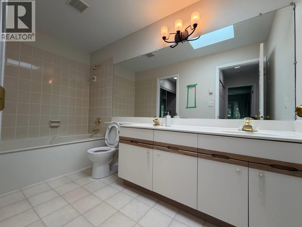 402 2970 Linwood Street, Burnaby, British Columbia  V5G 4R5 - Photo 11 - R3142771