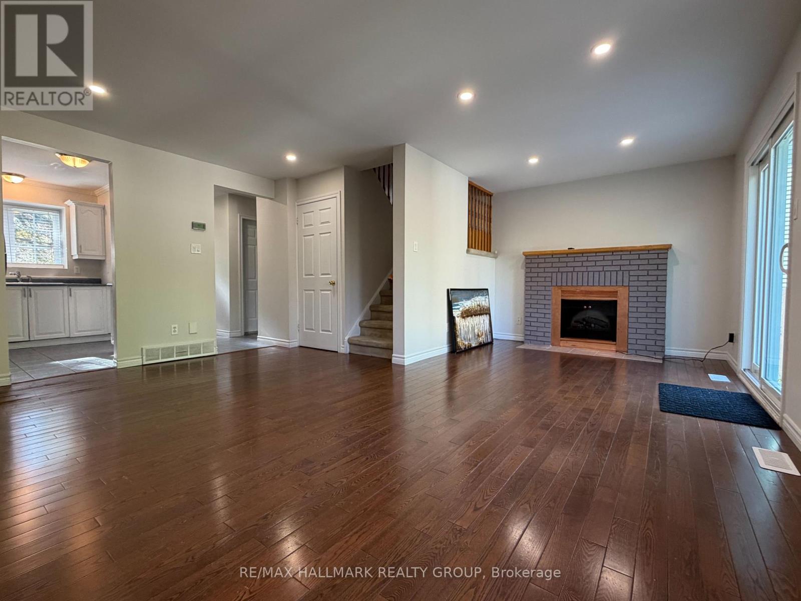 13 Raftus Square, Ottawa, Ontario  K2J 2K9 - Photo 4 - X13524204