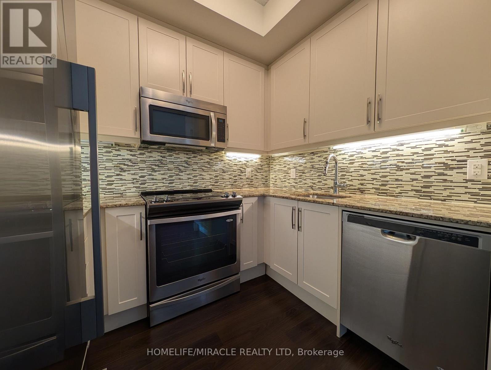 428 - 2 Old Mill Drive, Toronto, Ontario  M6S 0A2 - Photo 7 - W13524278