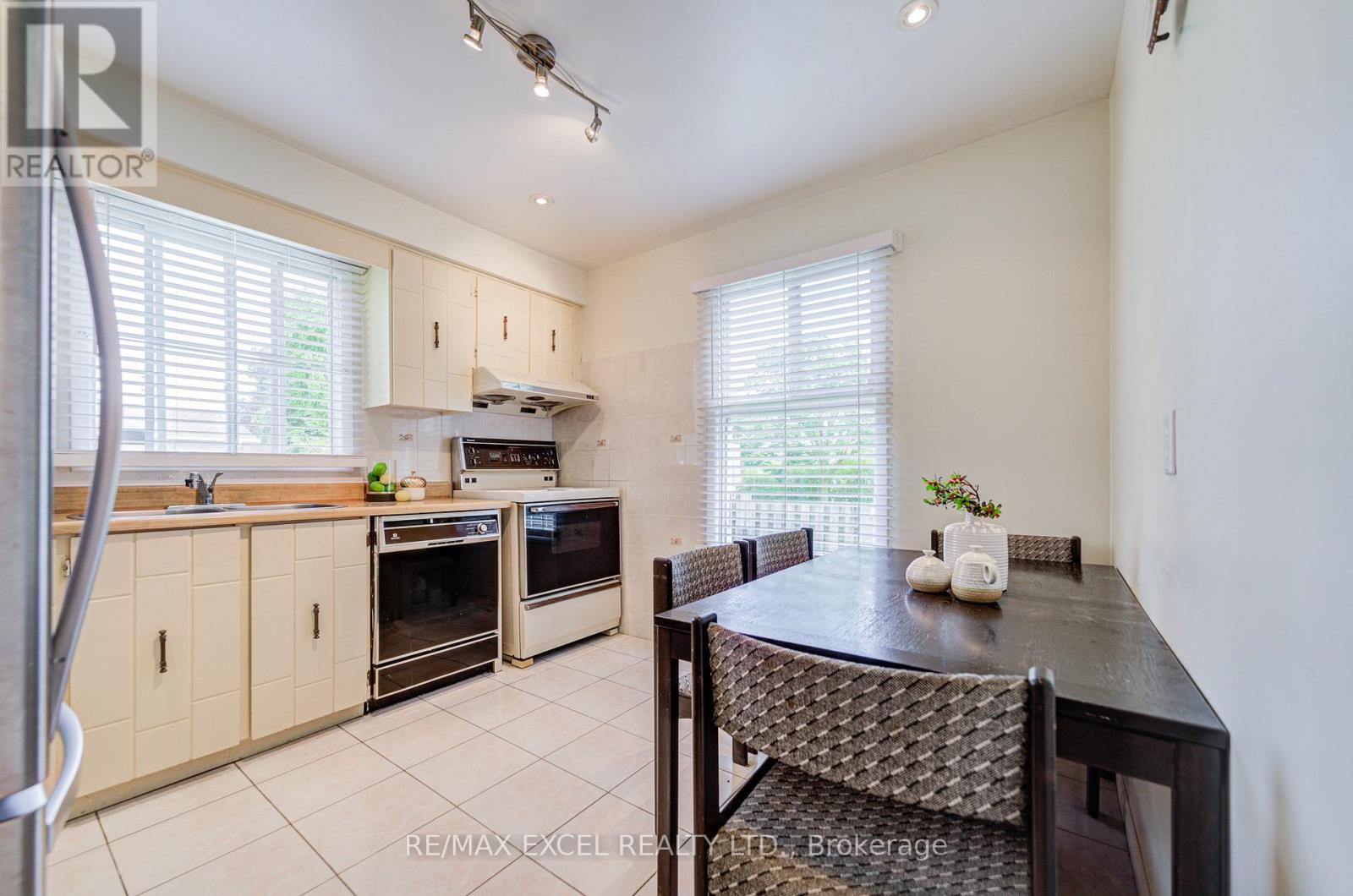 176 Goldhawk Trail, Toronto, Ontario  M1V 1X2 - Photo 22 - E13524296