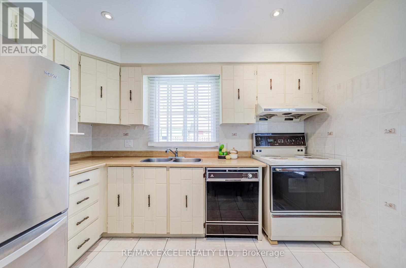176 Goldhawk Trail, Toronto, Ontario  M1V 1X2 - Photo 23 - E13524296
