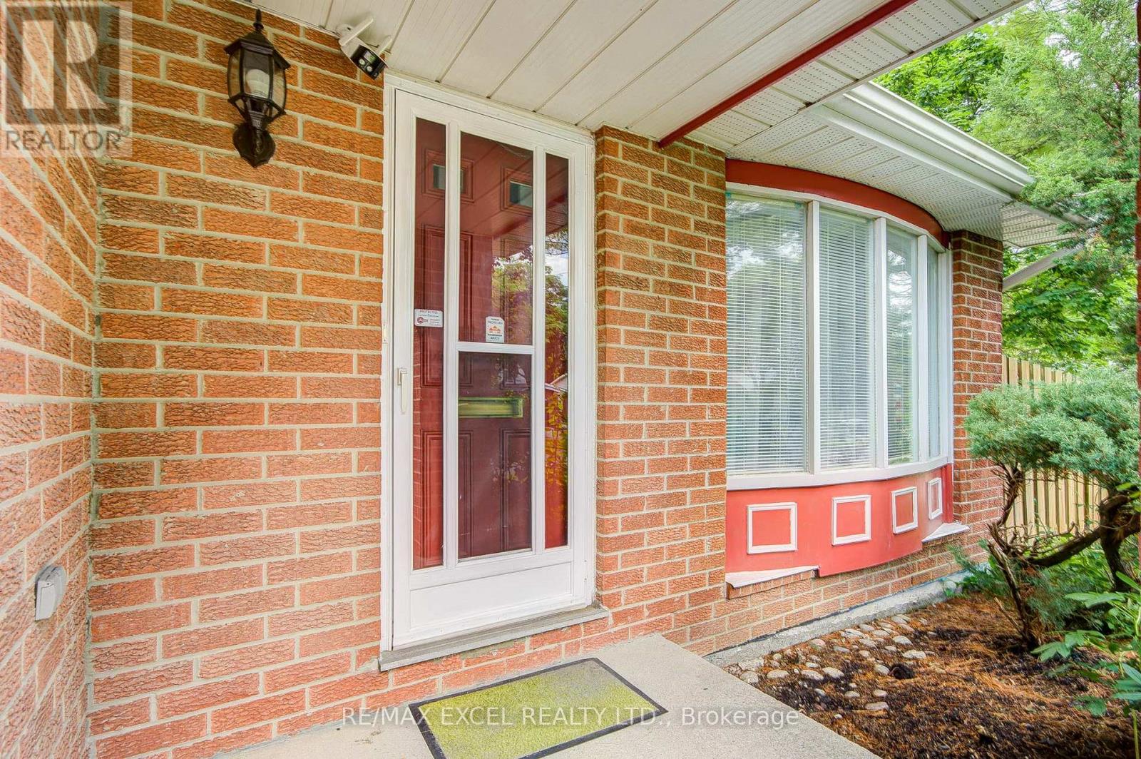 176 Goldhawk Trail, Toronto, Ontario  M1V 1X2 - Photo 4 - E13524296