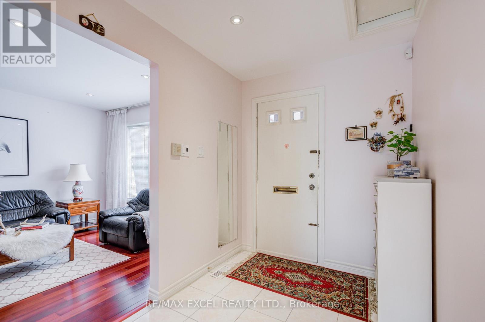 176 Goldhawk Trail, Toronto, Ontario  M1V 1X2 - Photo 5 - E13524296