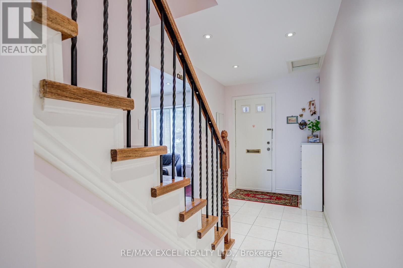 176 Goldhawk Trail, Toronto, Ontario  M1V 1X2 - Photo 7 - E13524296