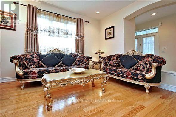 33 Golden Oak Avenue, Richmond Hill (Rouge Woods), Ontario  L4S 1Y6 - Photo 2 - N13524360