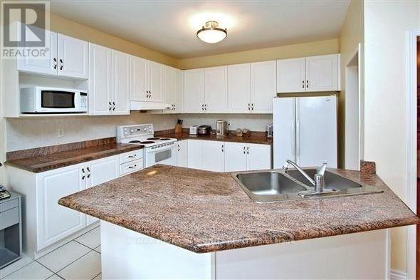 33 Golden Oak Avenue, Richmond Hill (Rouge Woods), Ontario  L4S 1Y6 - Photo 6 - N13524360