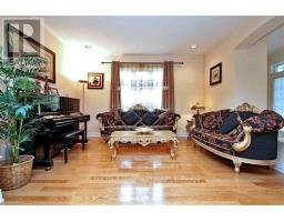 33 GOLDEN OAK AVENUE, Richmond Hill, Ontario