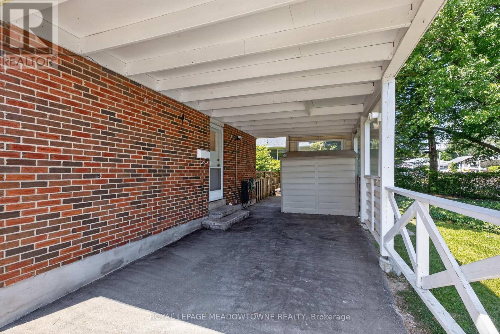 377 Delrex Boulevard, Halton Hills, Ontario  L7G 4H6 - Photo 4 - W13523442