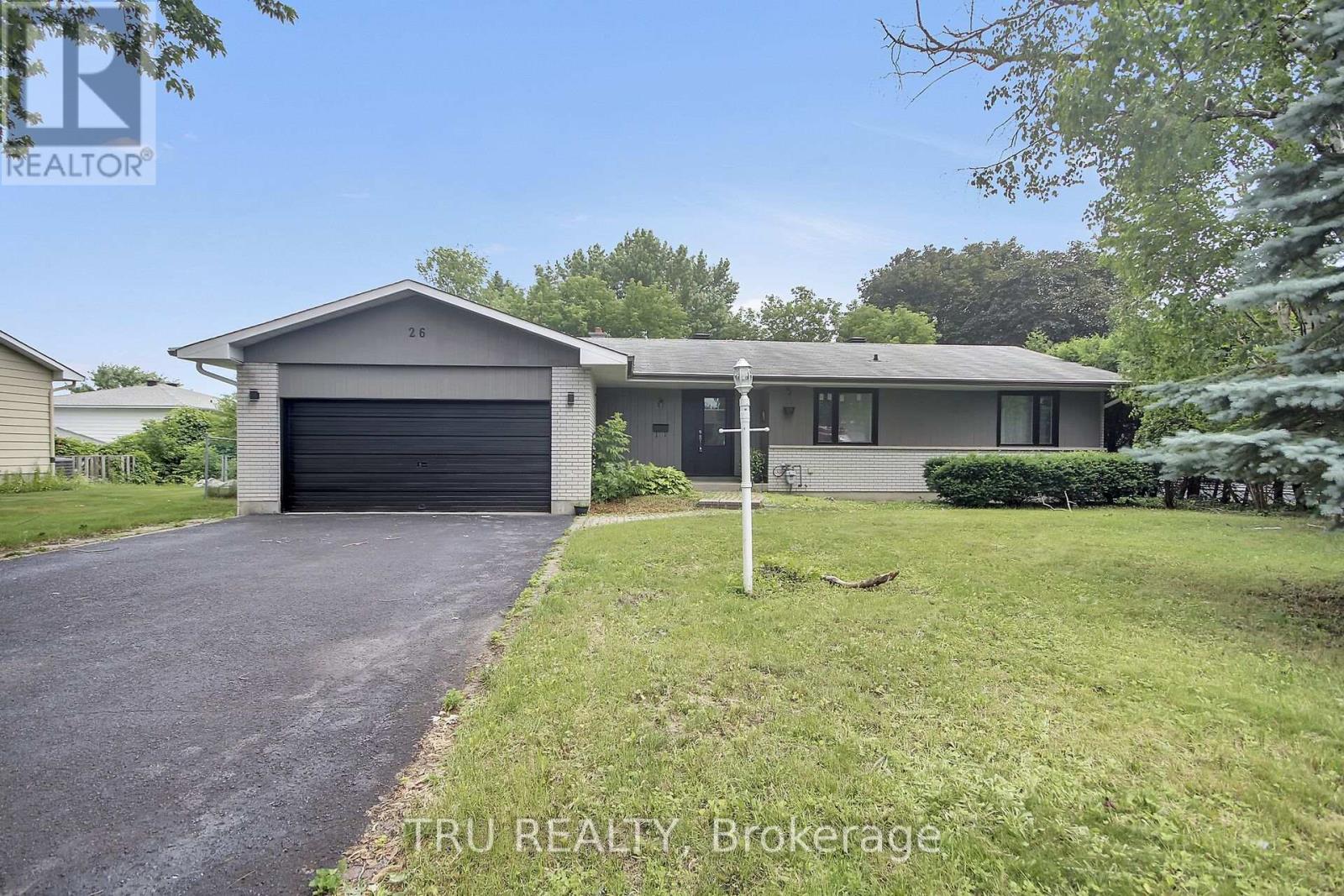 26 LANGHOLM CRESCENT, Ottawa, Ontario