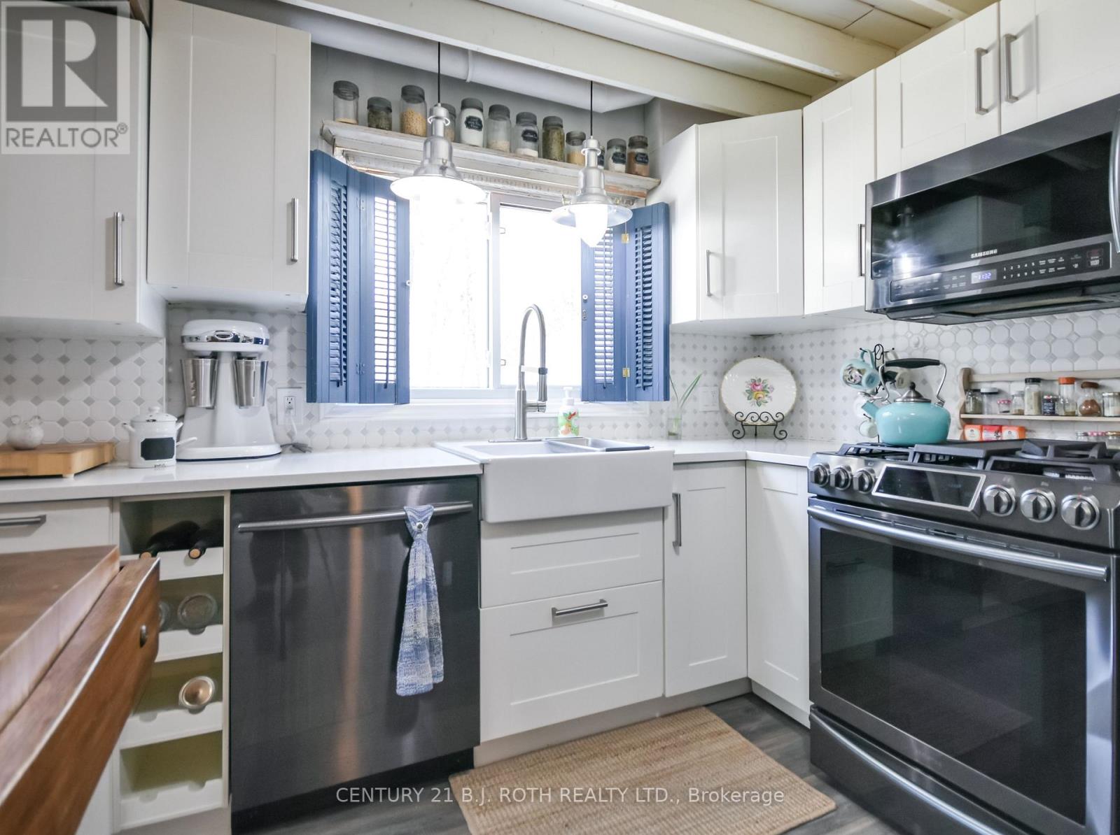 172 Albin Road, Tay, Ontario  L0K 2C0 - Photo 4 - S13524398