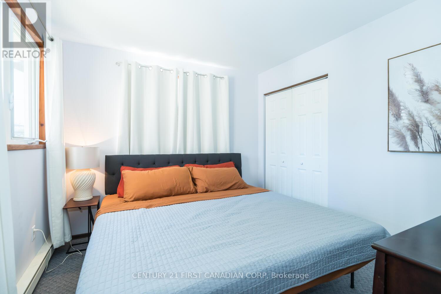 7585 Biddulph Street, Lambton Shores (Port Franks), Ontario  N0M 2L0 - Photo 11 - X13524516