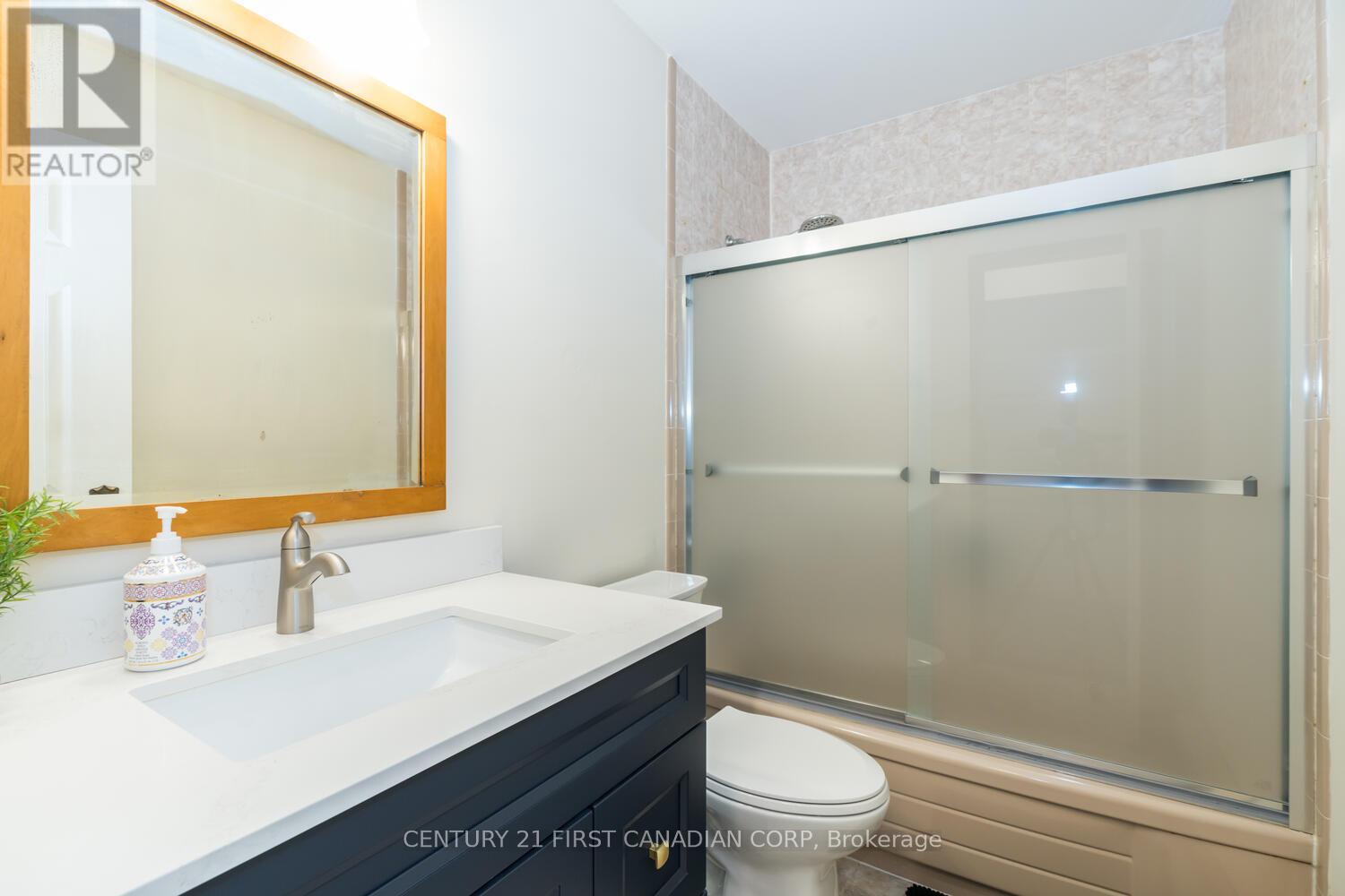 7585 Biddulph Street, Lambton Shores (Port Franks), Ontario  N0M 2L0 - Photo 12 - X13524516