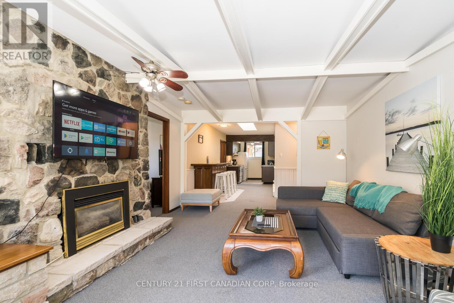7585 Biddulph Street, Lambton Shores (Port Franks), Ontario  N0M 2L0 - Photo 2 - X13524516