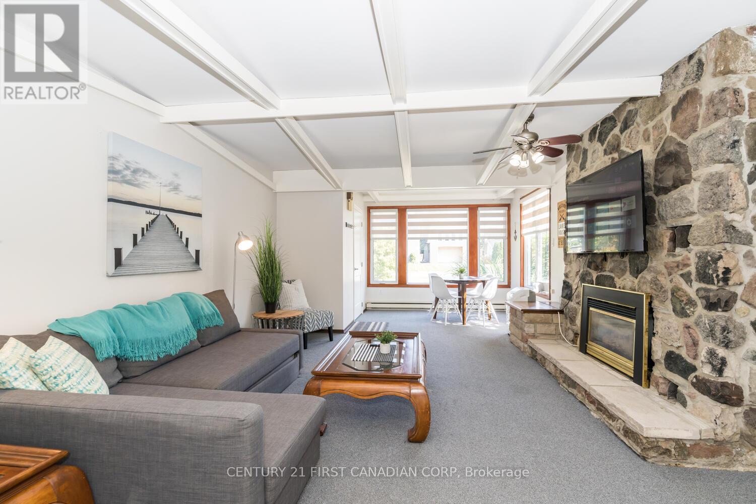 7585 Biddulph Street, Lambton Shores (Port Franks), Ontario  N0M 2L0 - Photo 3 - X13524516