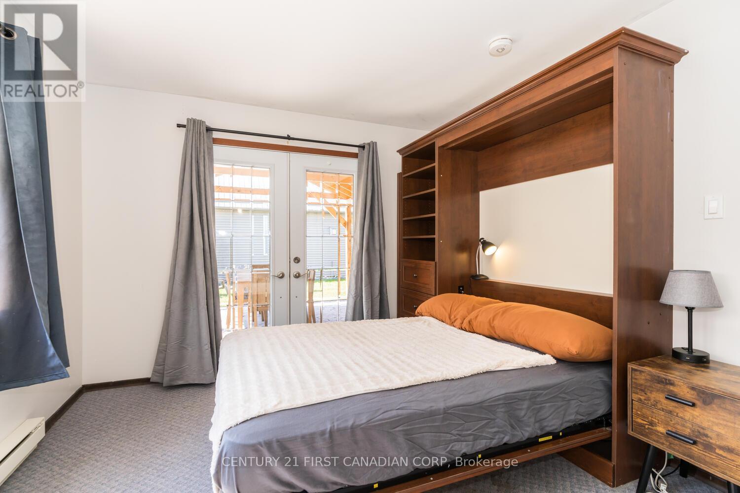 7585 Biddulph Street, Lambton Shores (Port Franks), Ontario  N0M 2L0 - Photo 9 - X13524516
