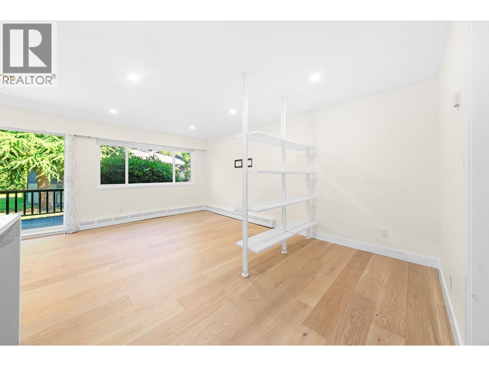 911 555 W 28th Street, North Vancouver, British Columbia  V7N 2J7 - Photo 23 - R3142367