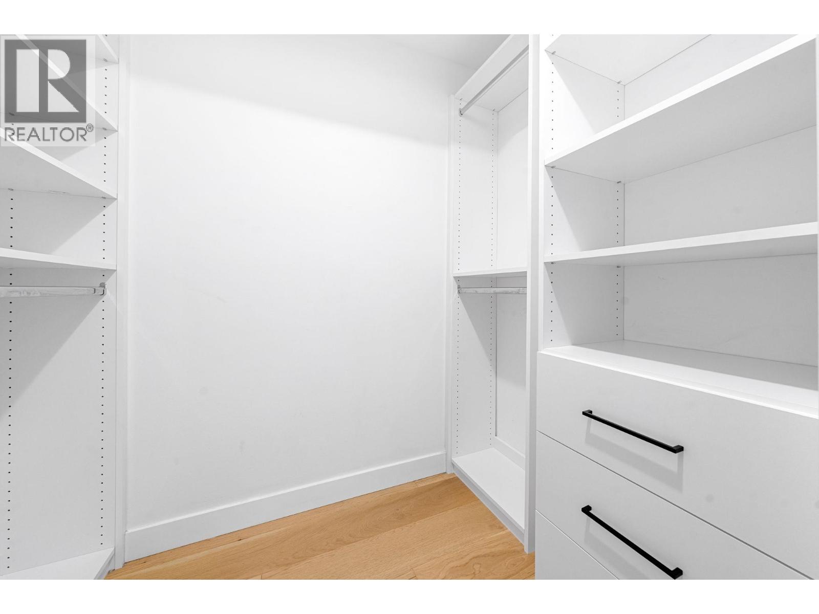 911 555 W 28th Street, North Vancouver, British Columbia  V7N 2J7 - Photo 28 - R3142367