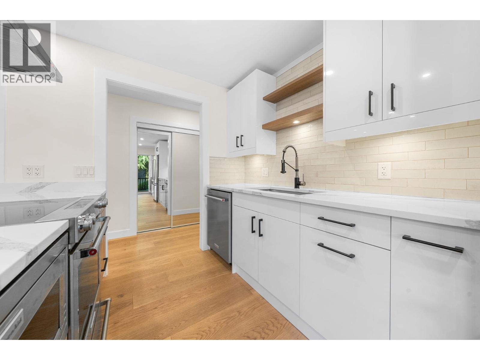 911 555 W 28th Street, North Vancouver, British Columbia  V7N 2J7 - Photo 12 - R3142367