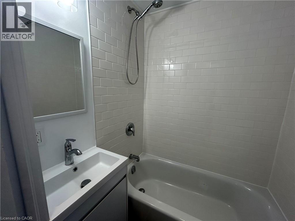 14 Brubacher Street, Kitchener, Ontario  N2H 2V9 - Photo 12 - 40844414