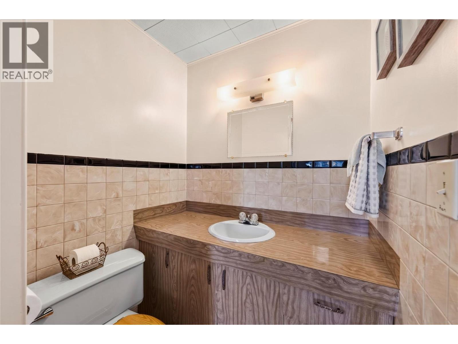 211 Maclure Avenue, Salmo, British Columbia  V0G 1Z0 - Photo 13 - 10393179
