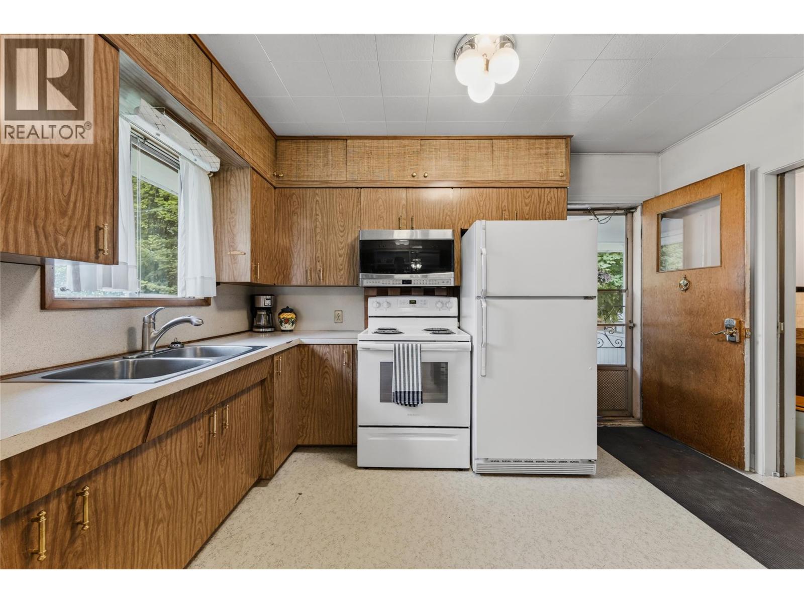 211 Maclure Avenue, Salmo, British Columbia  V0G 1Z0 - Photo 9 - 10393179