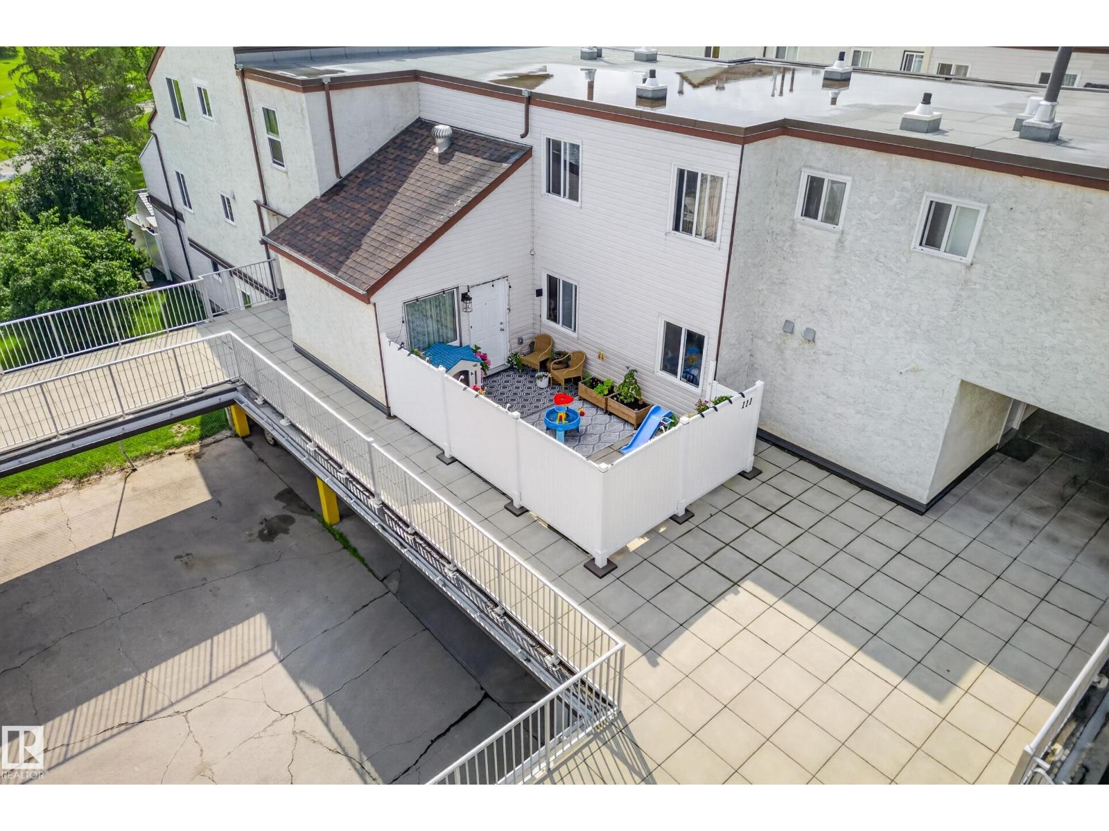 111 Lancaster Tc NW, Edmonton, Alberta  T5X 5S7 - Photo 2 - E4497226