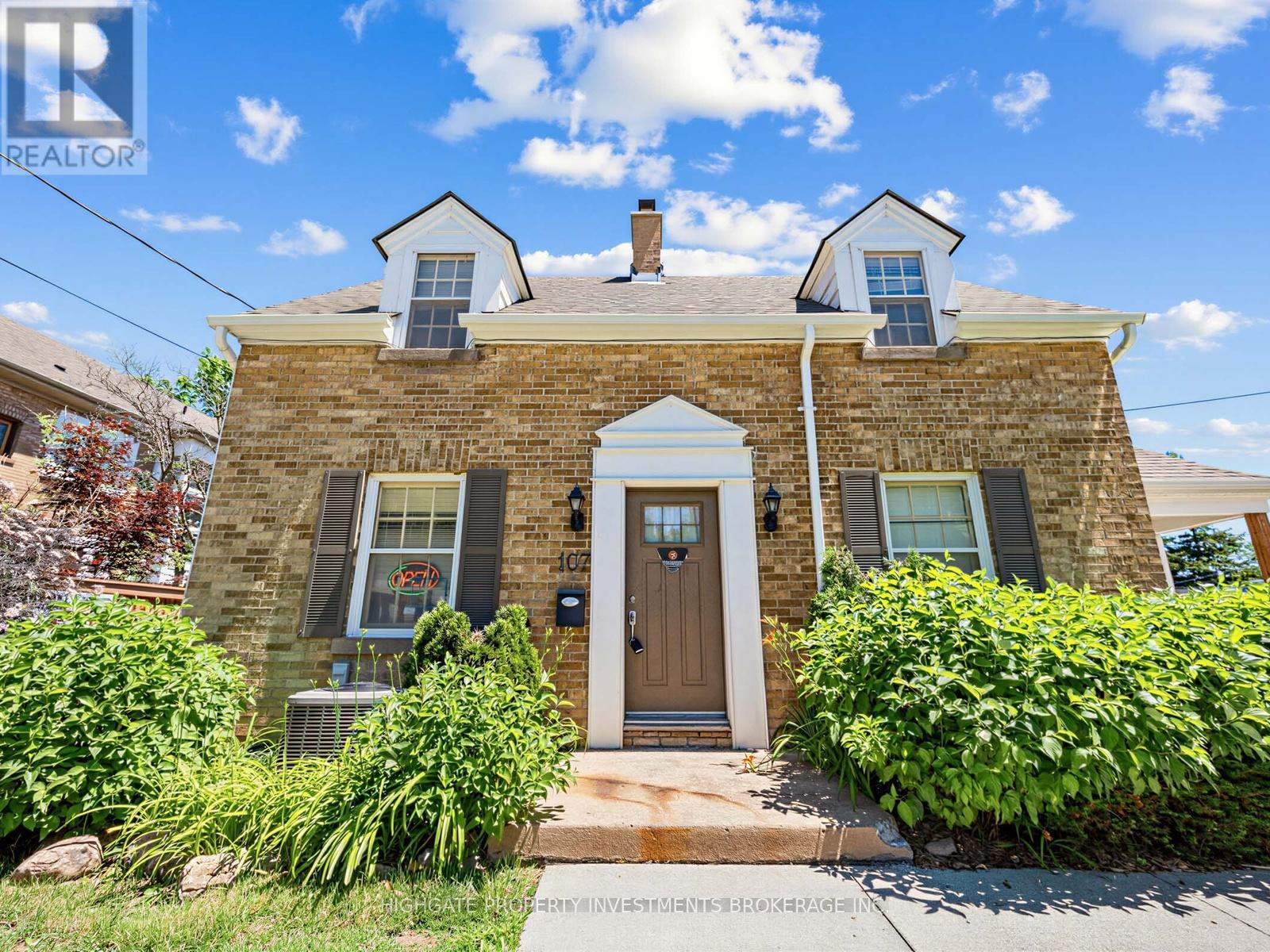UPPER - 107 KENT STREET, Whitby (Downtown Whitby)