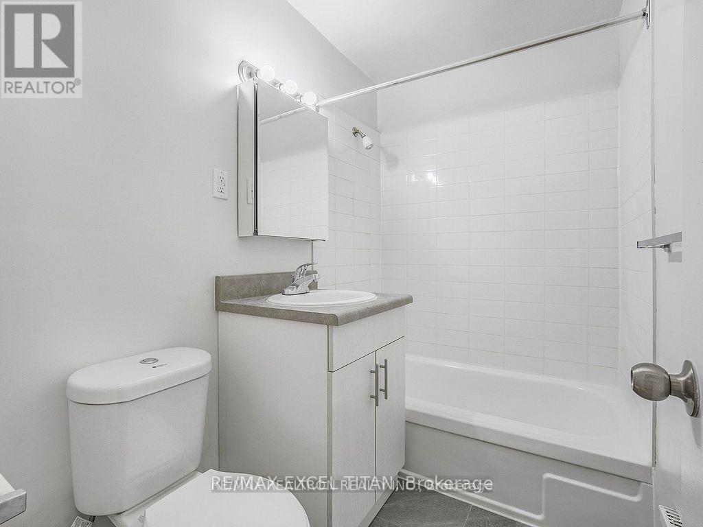301 - 165 Cosburn Avenue, Toronto, Ontario M4J 2L3 - Photo 9 - E13524658