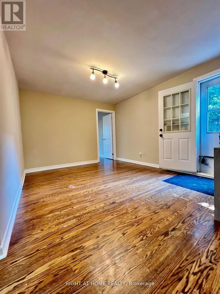 Back Unit - 107 Sherwood Forest Drive, Markham, Ontario L3P 1P9 - Photo 10 - N13524582