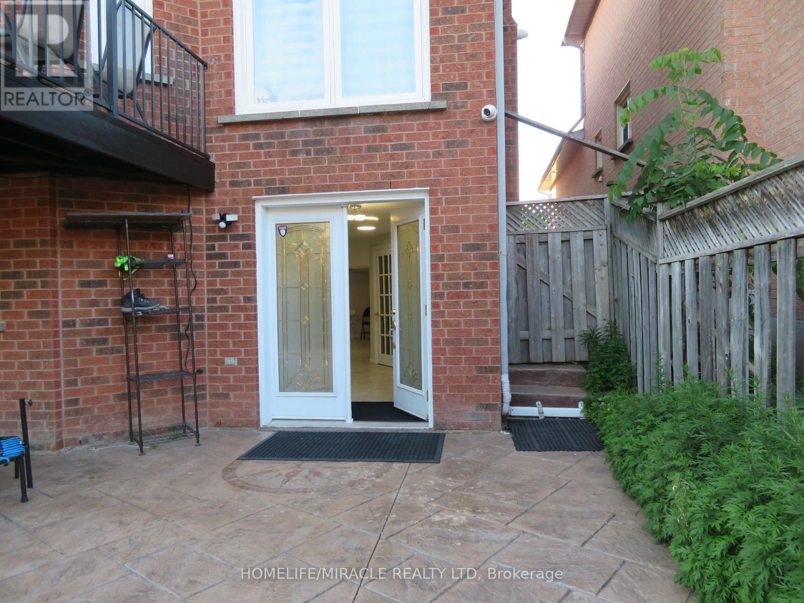 10 Pine Bough Manor, Richmond Hill, Ontario L4S 1A4 - Photo 4 - N13524598