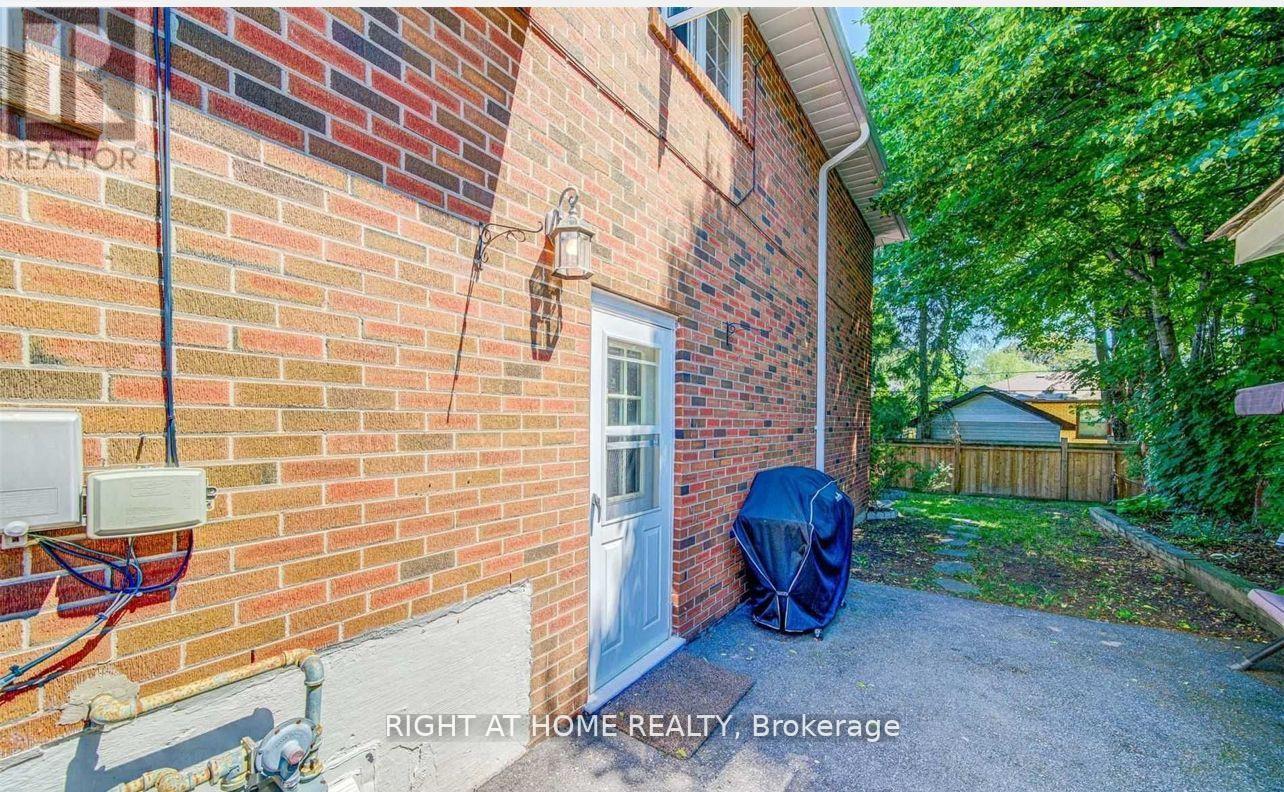 Back Unit - 107 Sherwood Forest Drive, Markham, Ontario L3P 1P9 - Photo 2 - N13524582