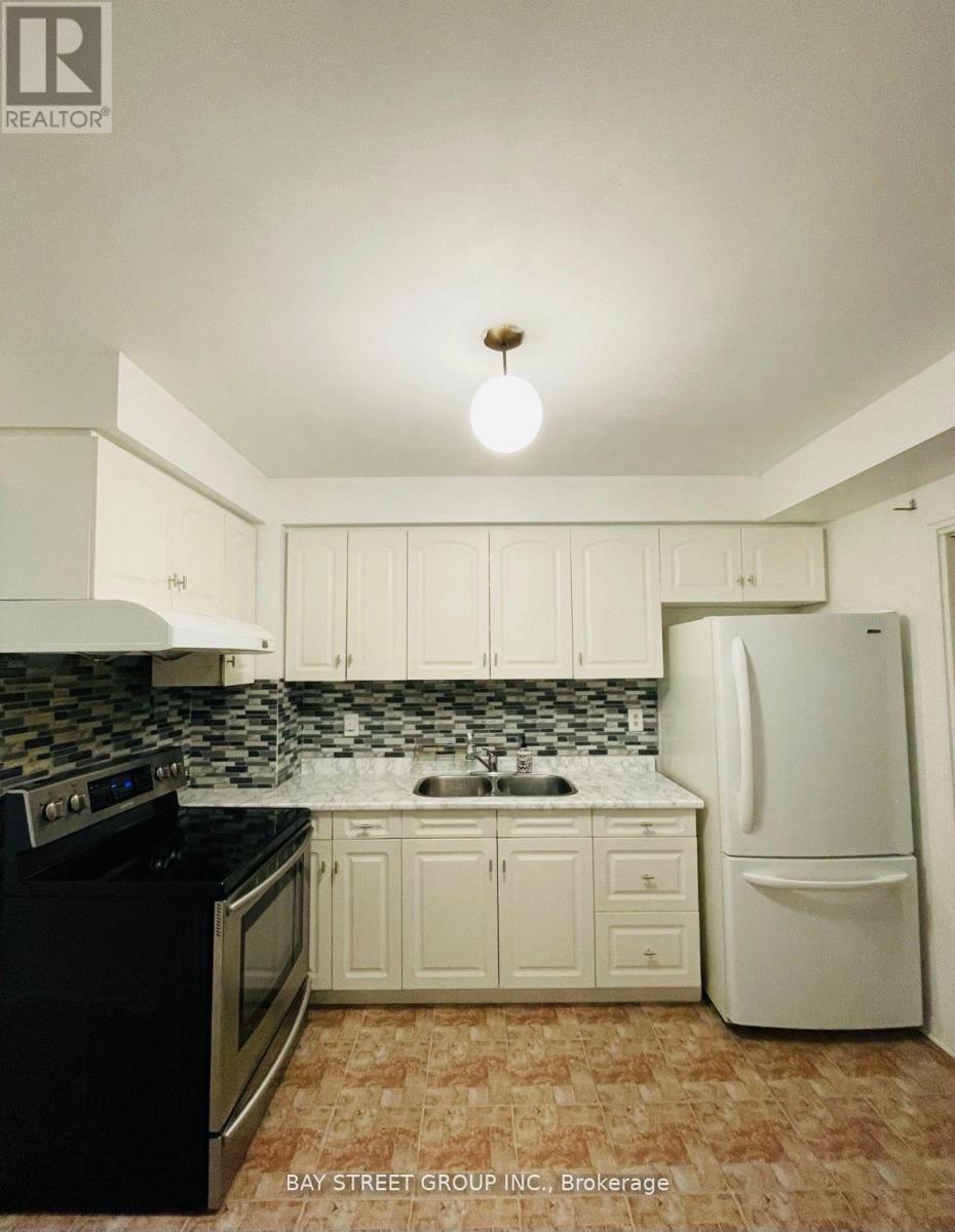 64 - 3025 Cedarglen Gate, Mississauga, Ontario L5C 2V7 - Photo 6 - W13524638