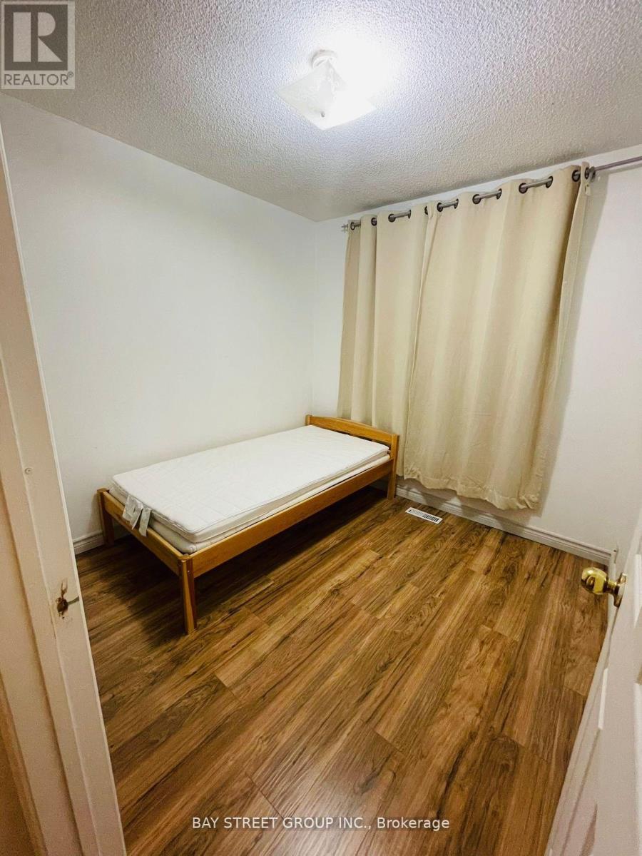 64 - 3025 Cedarglen Gate, Mississauga, Ontario L5C 2V7 - Photo 8 - W13524638