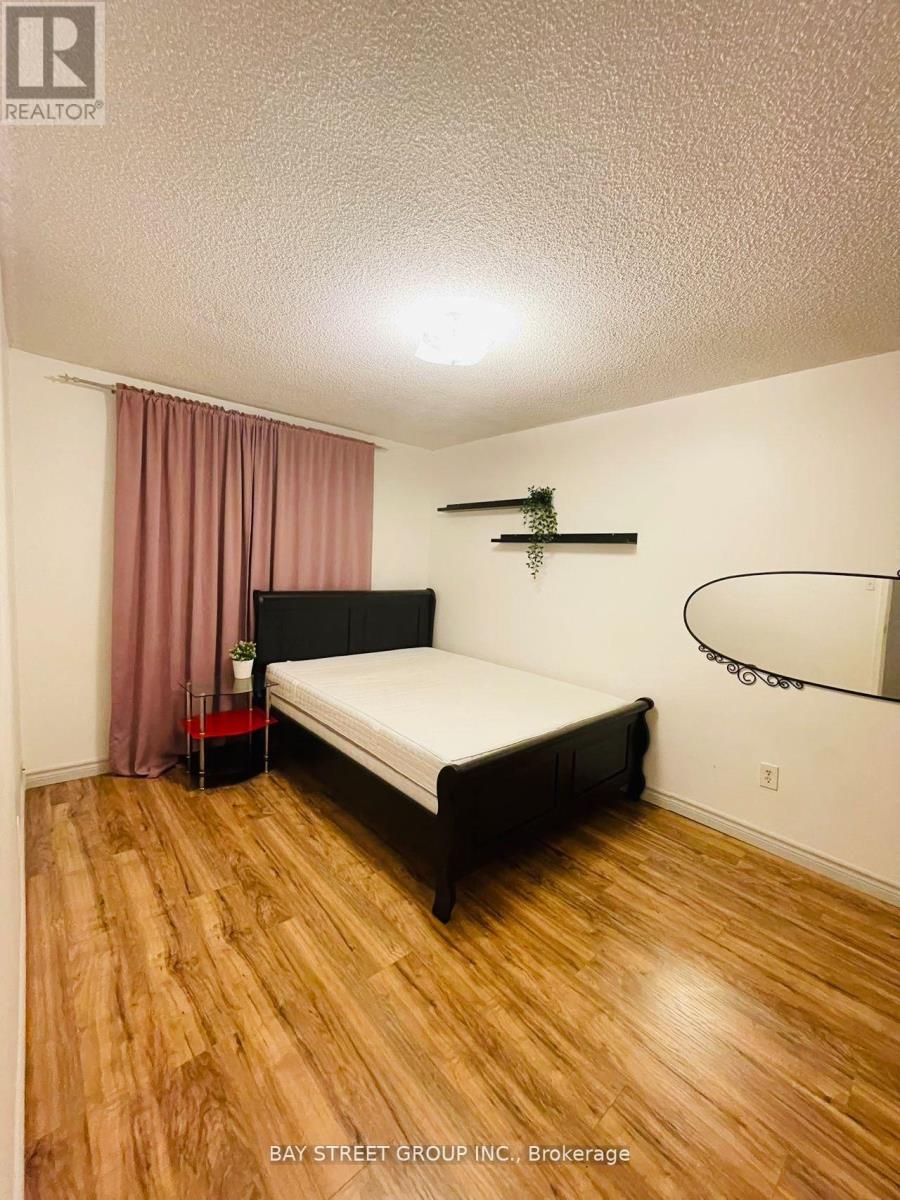 64 - 3025 Cedarglen Gate, Mississauga, Ontario L5C 2V7 - Photo 2 - W13524638
