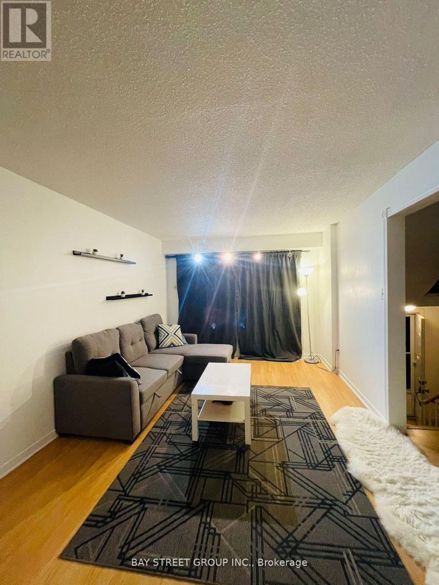 64 - 3025 Cedarglen Gate, Mississauga, Ontario L5C 2V7 - Photo 3 - W13524638