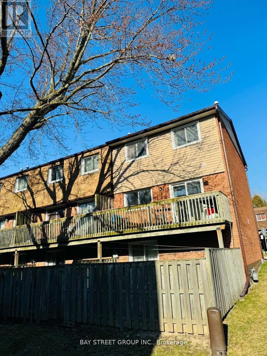 64 - 3025 Cedarglen Gate, Mississauga, Ontario L5C 2V7 - Photo 10 - W13524638