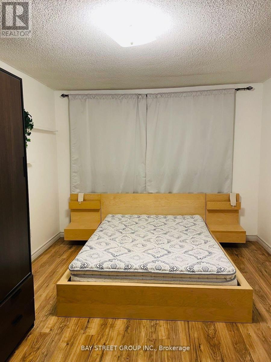 64 - 3025 Cedarglen Gate, Mississauga, Ontario L5C 2V7 - Photo 7 - W13524638