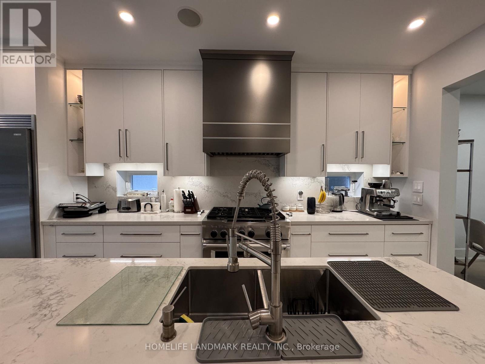 17 Hocken Avenue, Toronto, Ontario M6G 2K1 - Photo 4 - C13524676