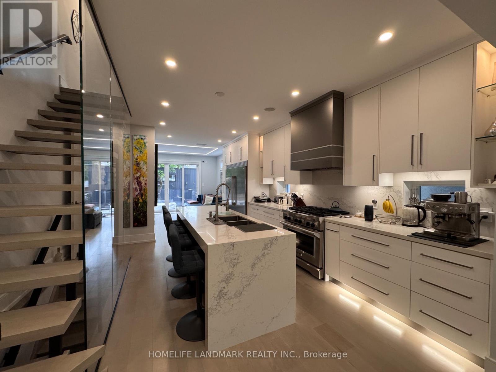 17 Hocken Avenue, Toronto, Ontario M6G 2K1 - Photo 5 - C13524676