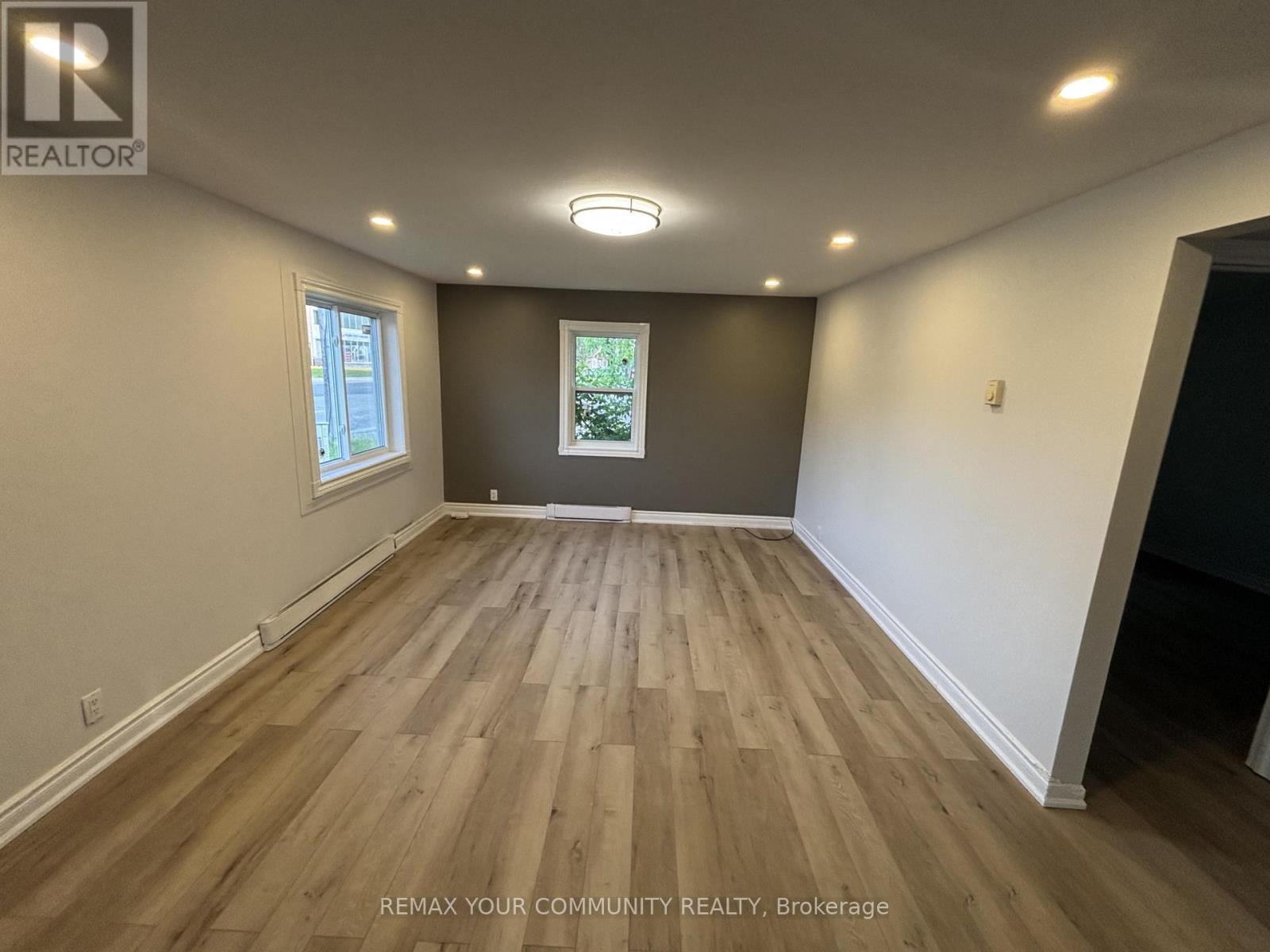 262 The Queensway Road S, Georgina, Ontario  L4P 2B1 - Photo 10 - N13524726