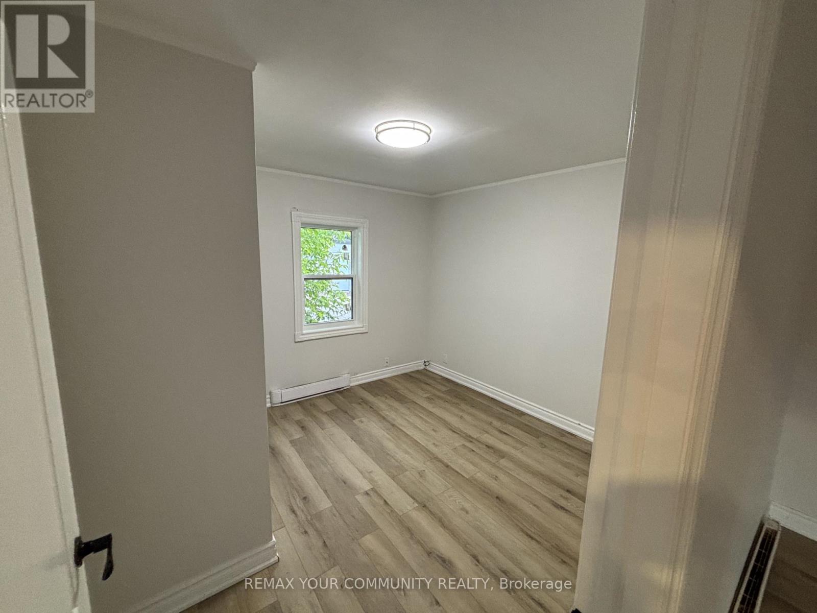262 The Queensway Road S, Georgina, Ontario  L4P 2B1 - Photo 13 - N13524726