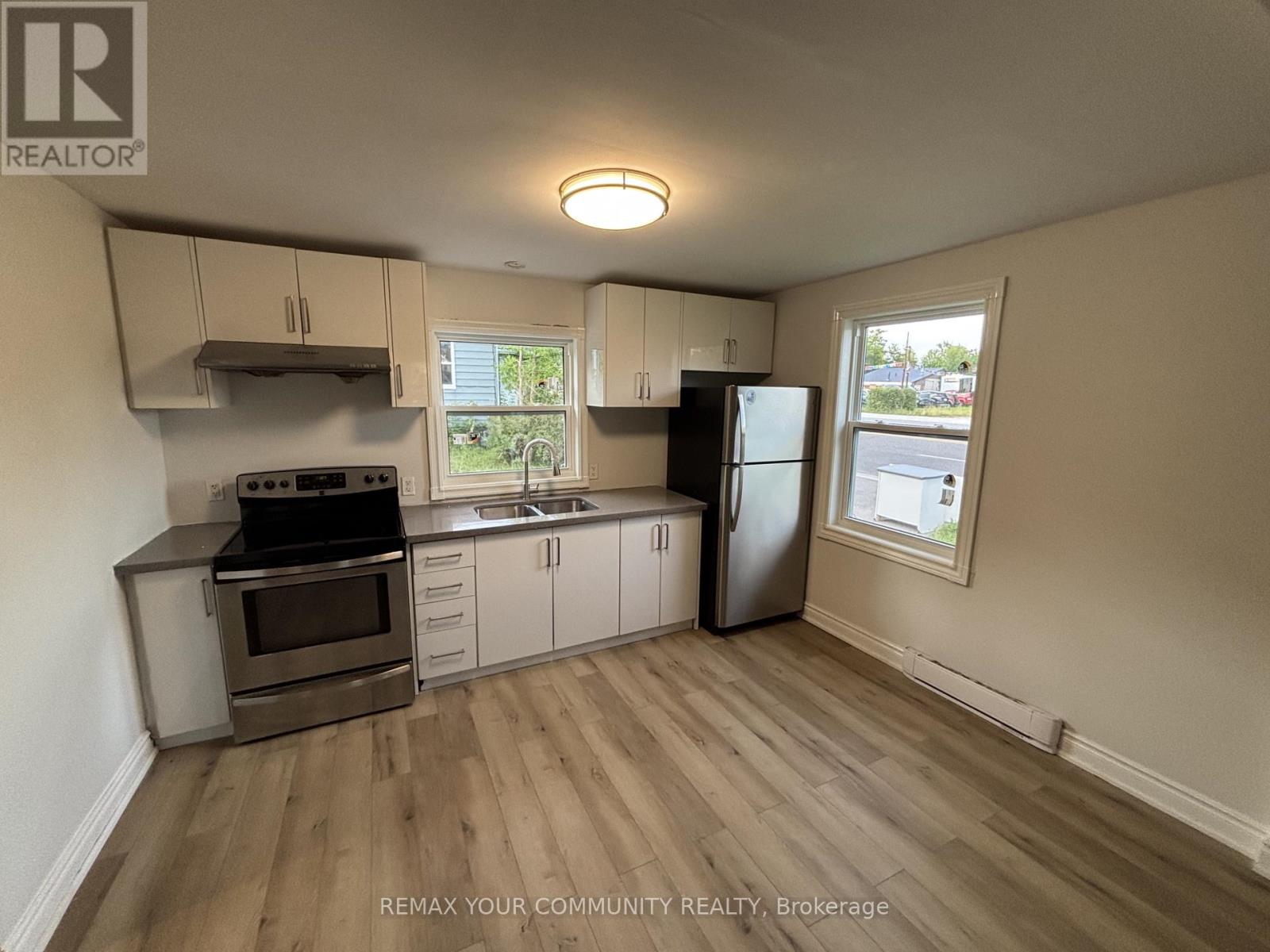 262 The Queensway Road S, Georgina, Ontario  L4P 2B1 - Photo 5 - N13524726