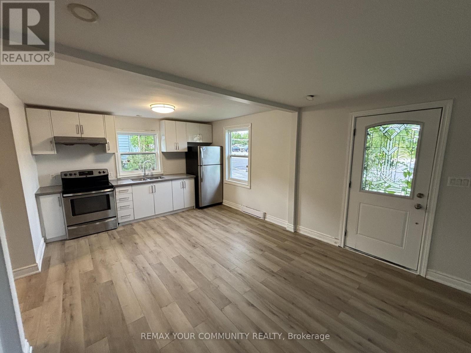 262 The Queensway Road S, Georgina, Ontario  L4P 2B1 - Photo 6 - N13524726